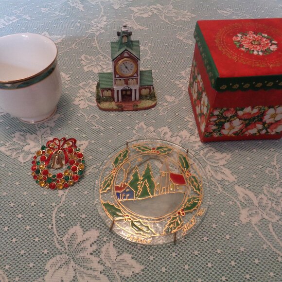CHRISTMAS PIN TOWER CLOCK ENGLISH CUP GLASS WREATHE BOX LOT - Picture 1 of 15